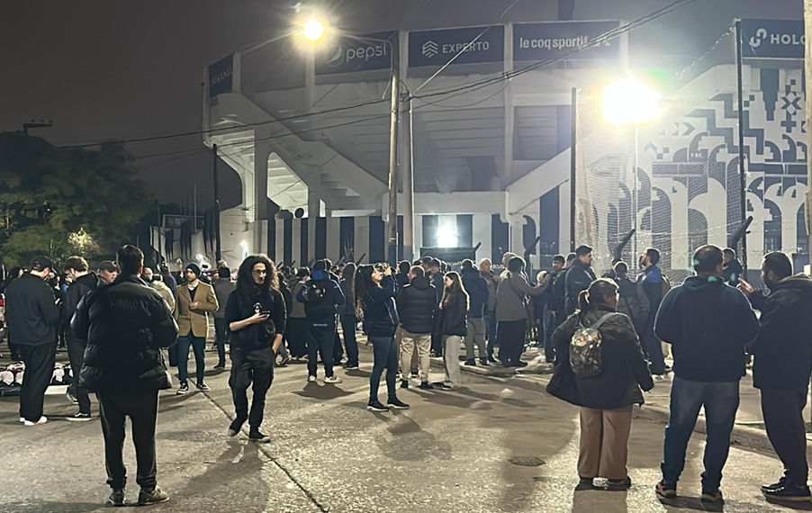 Movilización de hinchas de Talleres con junta de firmas y pedido de Asamblea Extraordinaria