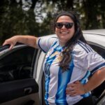 La cordobesa que convirtió un auto prestado en una casa para seguir a la Selección Argentina en el Mundial