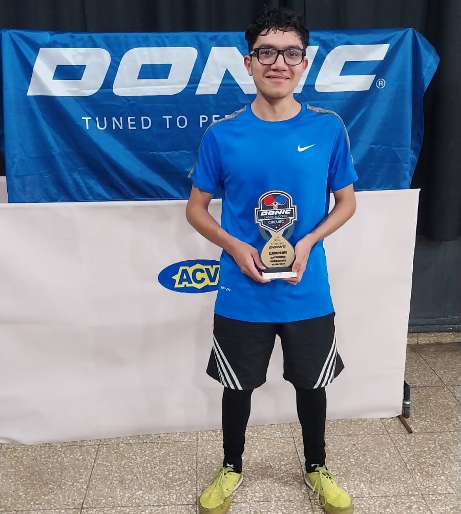 En el 2º Circuito Donic de Avanzados, Enzo Cejas se quedó con el título