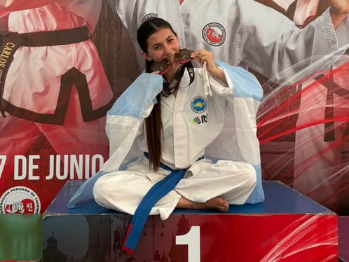 La joven taekwondista moldense Clara Bocco se coronó campeona sudamericana