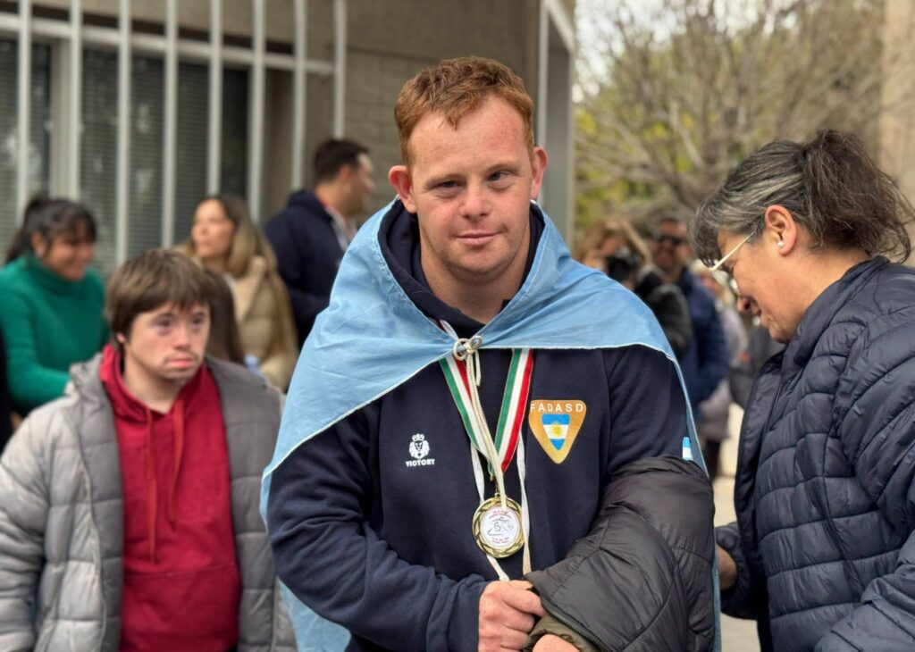 Jesús María celebró a su Campeón Mundial, Leo Seculini y lo recibió con una caravana