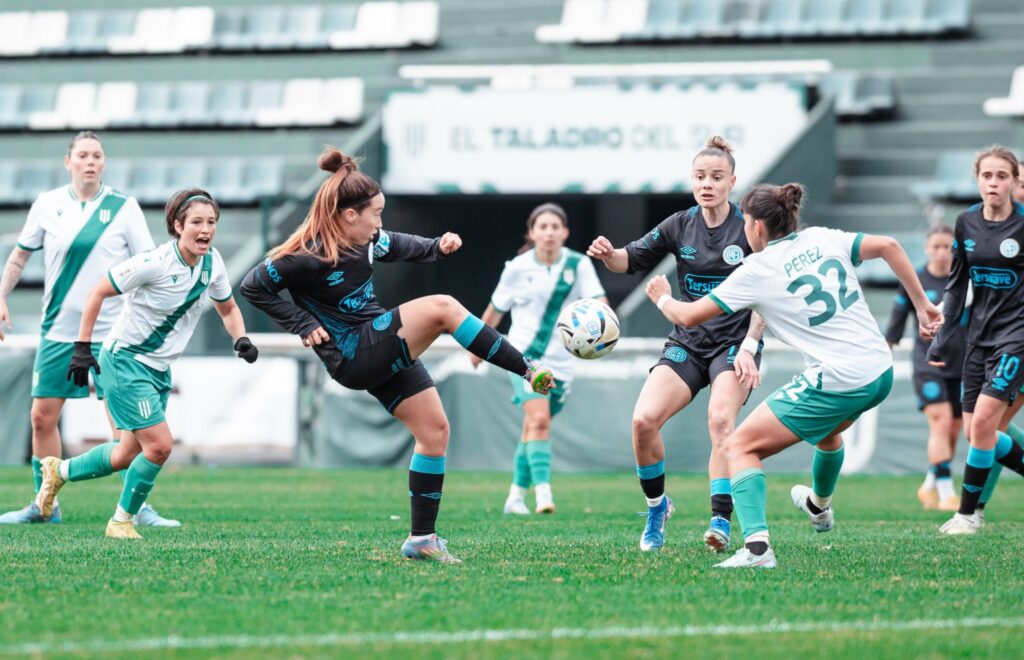 Las Piratas le ganaron a Banfield en el Florencio Sola