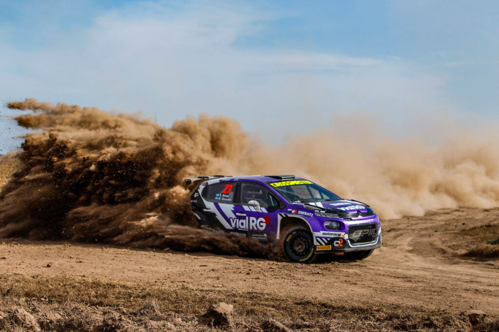 Santino Rossi honrando el programa jóvenes talentos de Rally Cordobés