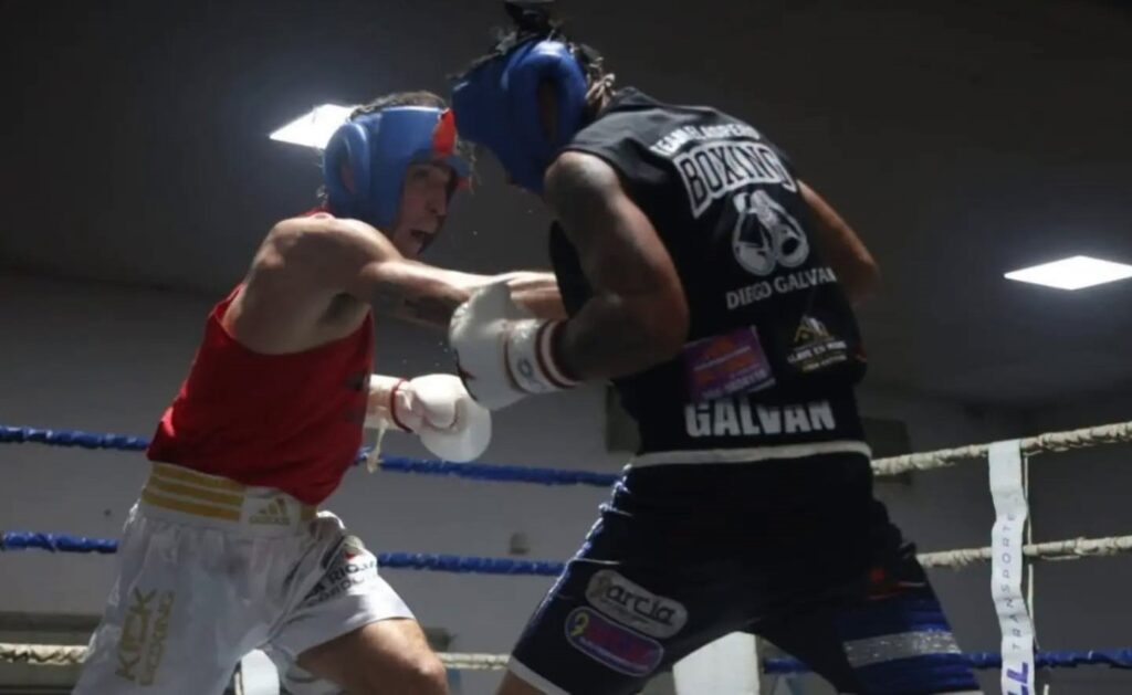 Noche de competencia, experiencia y crecimiento para los boxeadores cordobeses en Colonia Caroya