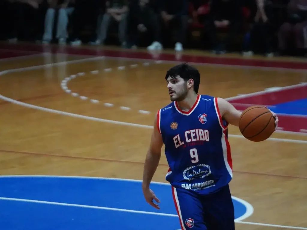 El Ceibo golpeó primero y quedó a un paso del ascenso
