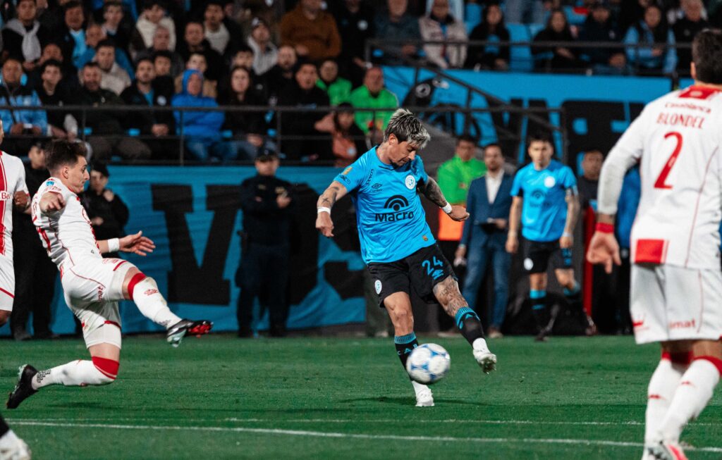 Belgrano desperdició un penal en el final y repartió puntos con Huracán