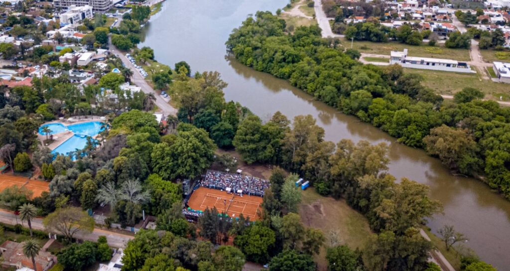El Sport Social Club de Villa María comenzó a construir dos nuevas canchas de tenis