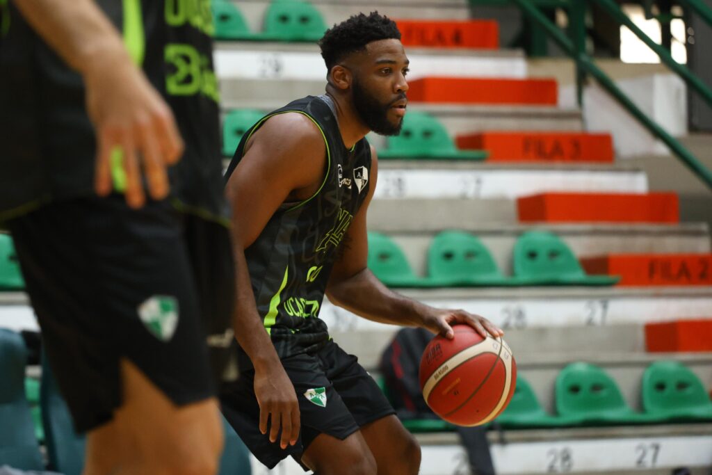 Daniel Laster realizó su primera práctica en Atenas y el plantel griego se completó