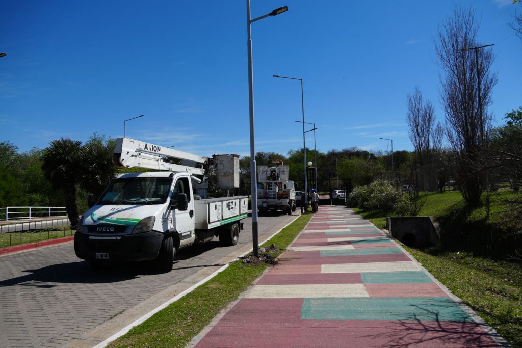Por prevención, el Parque del Kempes permanece cerrado mientras EPEC revisa todos los postes de luz