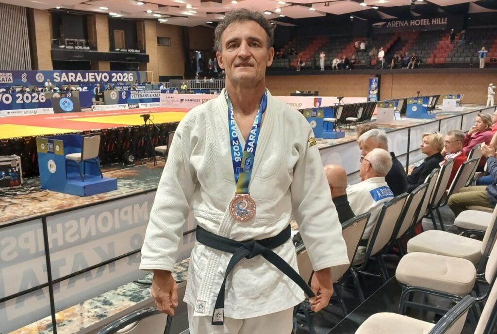 El judoca cordobés Rafael Bustos Fierro logró la medalla de Bronce en el Mundial de Sarajevo