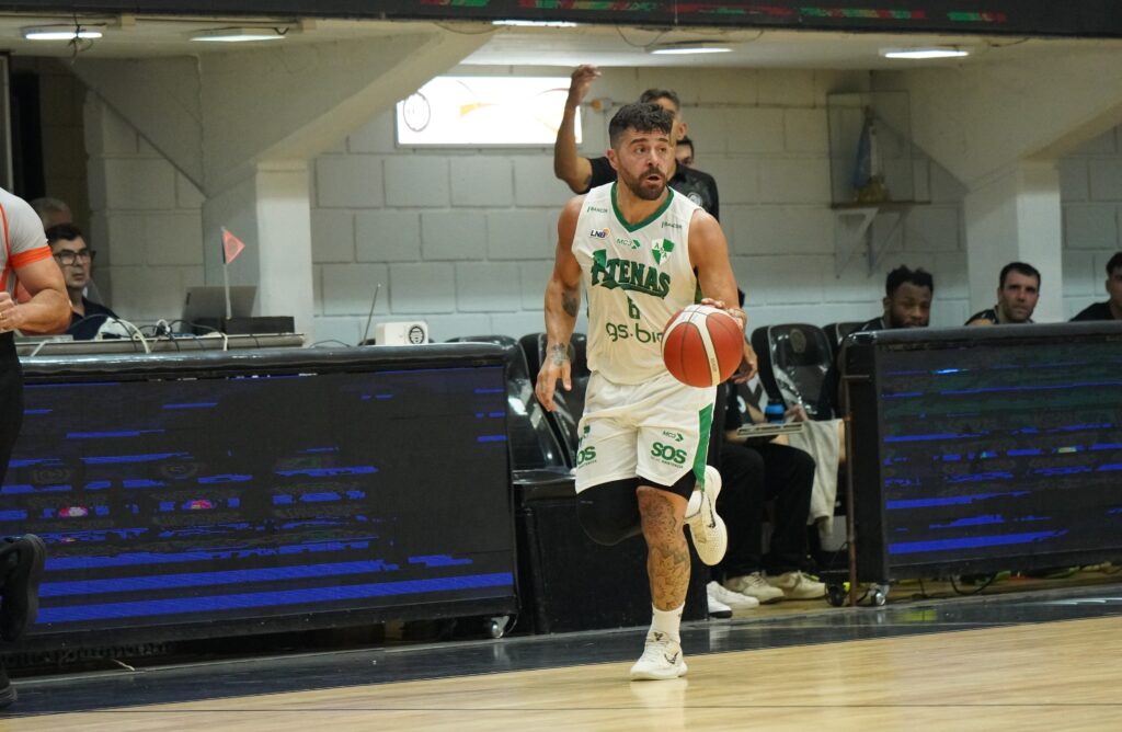 Atenas ganó en La Banda y se recuperó