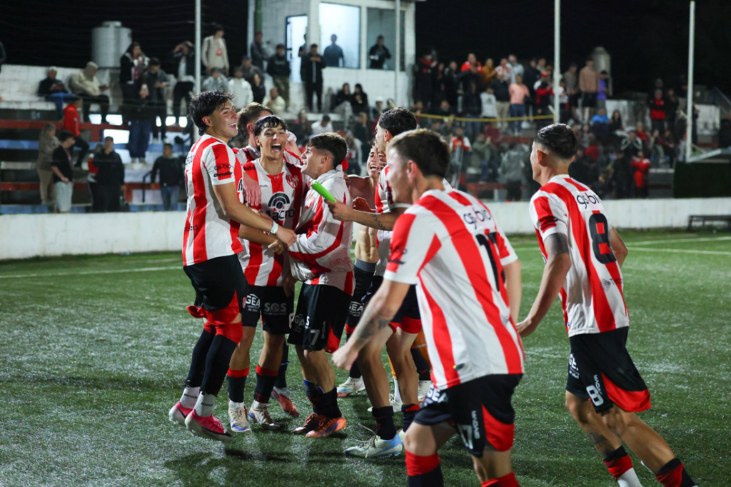 Instituto dejó afuera a Racing por penales y avanzó a semifinales