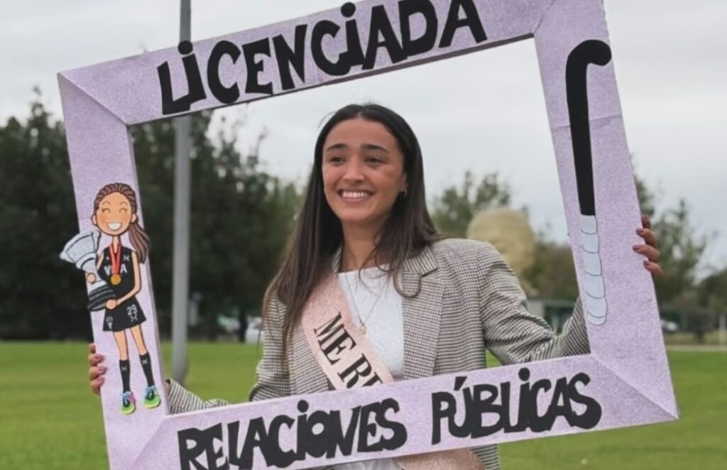 La leona cordobesa Campeona del Mundo que se recibió de Licenciada en Relaciones Públicas